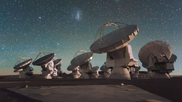 Primera foto de un agujero negro: cómo los científicos combinaron en el Event Horizon Telescope el poder de 8 telescopios para lograr una imagen histórica Primera foto de un agujero negro: cómo los científicos combinaron en el Event Horizon Telescope el poder de 8 telescopios para lograr una imagen histórica