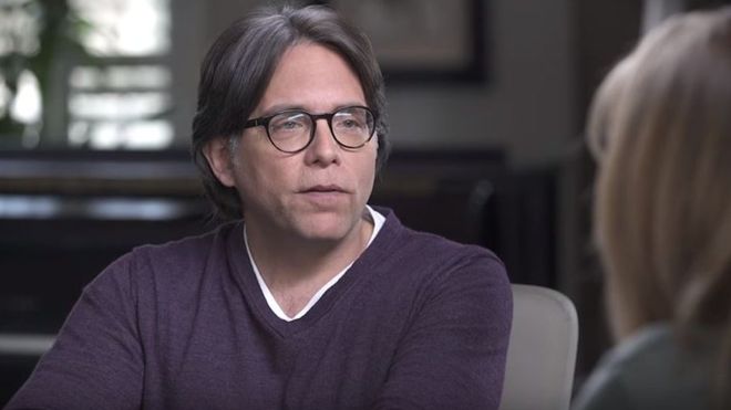 Quién es Keith Raniere, el líder de la secta Nxvim para la que la actriz Allison Mack reclutaba mujeres para convertirlas en esclavas sexuales Quién es Keith Raniere, el líder de la secta Nxvim para la que la actriz Allison Mack reclutaba mujeres para convertirlas en esclavas sexuales