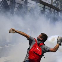 Venezuela: fuertes disturbios y violencia tras el llamado de Juan Guaidó y Leopoldo López a derrocar a Maduro