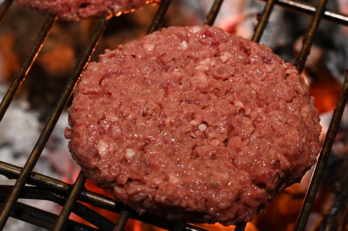 Nestlé se une a la carrera para conseguir hamburguesas sin carne Nestlé se une a la carrera para conseguir hamburguesas sin carne