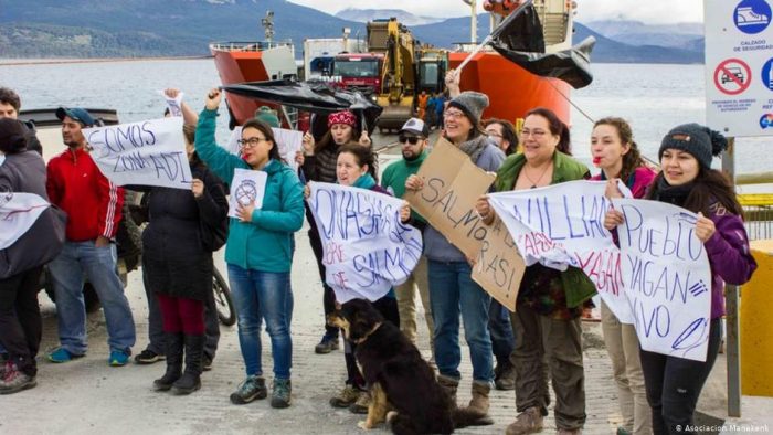 Salmonicultura en la Patagonia: ¿amenaza para las aguas del Cabo de Hornos? Salmonicultura en la Patagonia: ¿amenaza para las aguas del Cabo de Hornos?