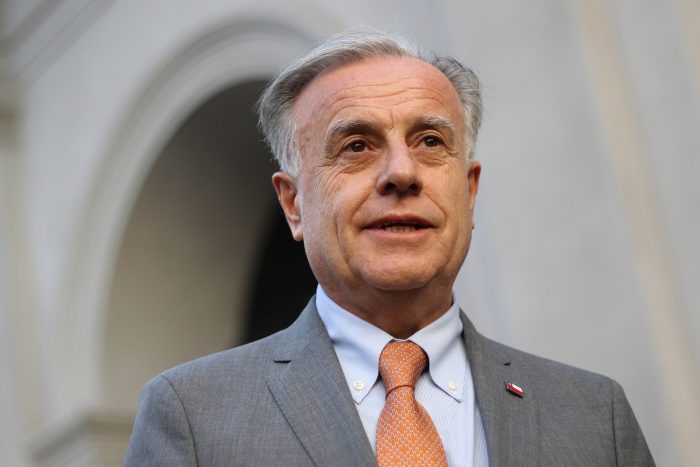Polémica por isapres: tras reunión con Piñera, ministro Santelices se compromete a que nueva ley acabará con alzas unilaterales Polémica por isapres: tras reunión con Piñera, ministro Santelices se compromete a que nueva ley acabará con alzas unilaterales