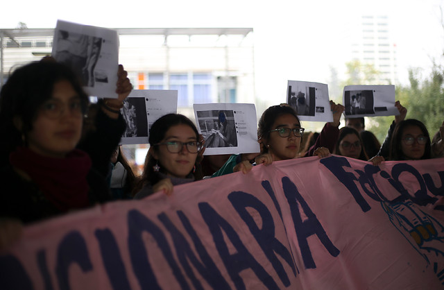 “Las estudiantes se siguen cruzando con los agresores”: se toman la Facultad de Química y Farmacia de la U. de Chile por casos de acoso sexual “Las estudiantes se siguen cruzando con los agresores”: se toman la Facultad de Química y Farmacia de la U. de Chile por casos de acoso sexual