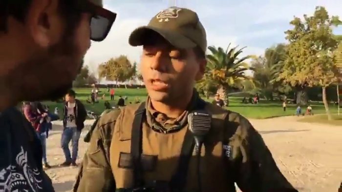 Denuncian que municipio de Santiago envió a Carabineros para impedir show a beneficio de la Banda Conmoción Denuncian que municipio de Santiago envió a Carabineros para impedir show a beneficio de la Banda Conmoción