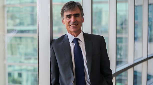 Ordenan embargo de cuentas corrientes por no pago de deudas a empresa ligada al ministro de Economía Ordenan embargo de cuentas corrientes por no pago de deudas a empresa ligada al ministro de Economía