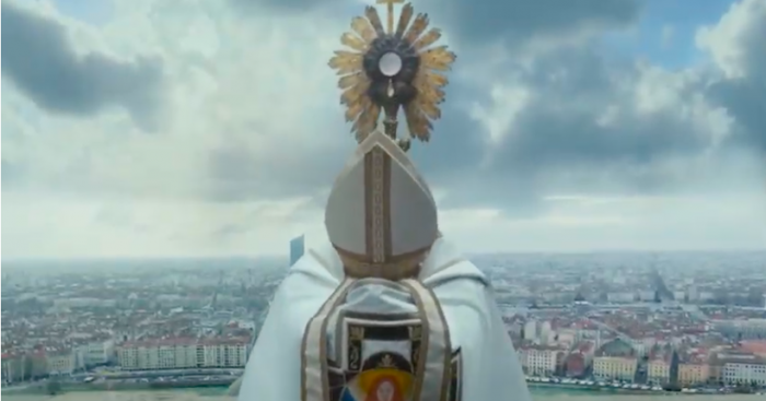 François Ozon vuelve a provocar al retratar la pederastia en la iglesia francesa en film “Gracias a Dios” François Ozon vuelve a provocar al retratar la pederastia en la iglesia francesa en film “Gracias a Dios”