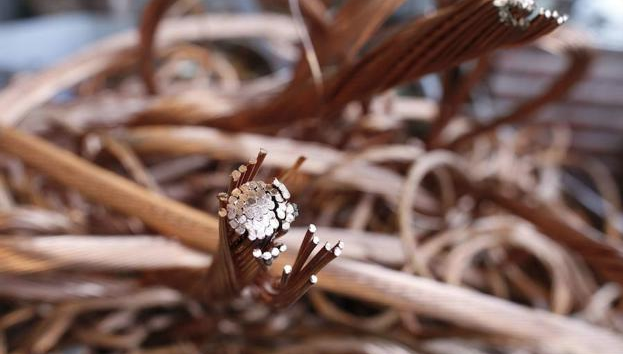 Coordinación público privada detecta fundición ilegal de cable de cobre robado que vertía residuos tóxicos a canal de regadío Coordinación público privada detecta fundición ilegal de cable de cobre robado que vertía residuos tóxicos a canal de regadío