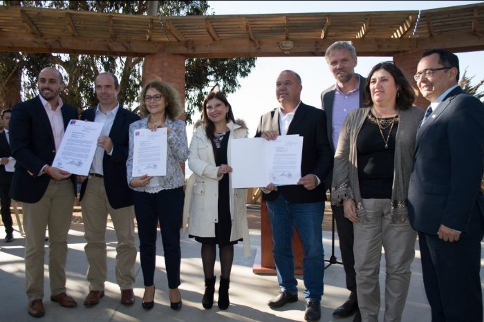 Alcalde de Quintero solicita congelar permisos para cualquier “proyecto de las empresas” mientras realizan estudios de suelo Alcalde de Quintero solicita congelar permisos para cualquier “proyecto de las empresas” mientras realizan estudios de suelo