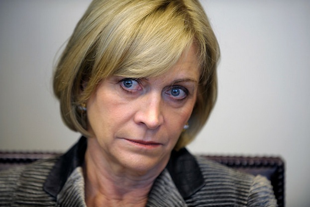 Alcaldesa de Providencia, Evelyn Matthei, anuncia rebaja de 30% en su sueldo Alcaldesa de Providencia, Evelyn Matthei, anuncia rebaja de 30% en su sueldo