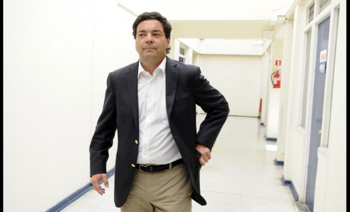 “No resuelve el problema de fondo”: Diputado Fuenzalida (UDI) critica proyecto que impide a menores estar en pasillos de supermercados donde venden alcohol