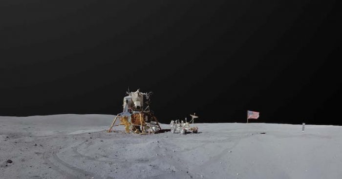 Exhibición presenta obras realizadas en base a imágenes de la luna y el espacio Exhibición presenta obras realizadas en base a imágenes de la luna y el espacio