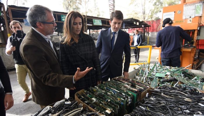 Ministra de Medio Ambiente: “Cada chileno produce 11 kilos de basura electrónica al año”