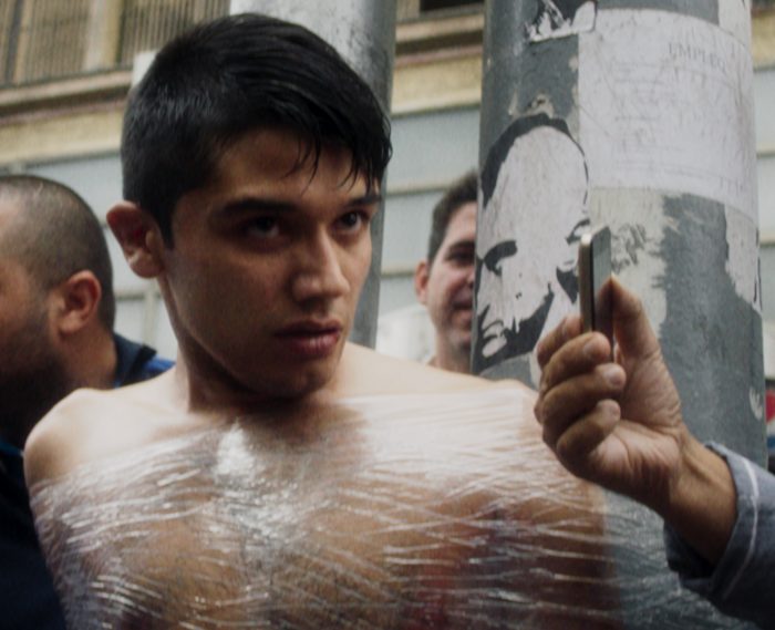 Liberan en YouTube solo por una semana cortometraje chileno reconocido en Cannes sobre violenta detención ciudadana Liberan en YouTube solo por una semana cortometraje chileno reconocido en Cannes sobre violenta detención ciudadana