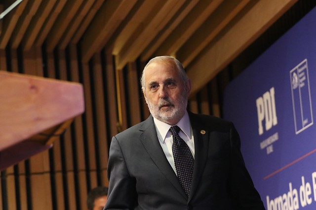 Abbott interviene Fiscalía de Rancagua y entrega las causas de abuso sexual en la Iglesia católica a Xavier Armendáriz Abbott interviene Fiscalía de Rancagua y entrega las causas de abuso sexual en la Iglesia católica a Xavier Armendáriz