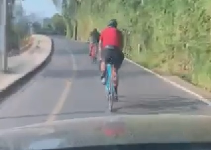 Joven madre denunció agresión de ciclistas mientras iba con su hija en el Cerro San Cristóbal Joven madre denunció agresión de ciclistas mientras iba con su hija en el Cerro San Cristóbal