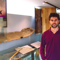 Triunfo de la comunidad magallánica: director del museo despedido por estar en contra de la instalación de las salmoneras es restituido en su puesto