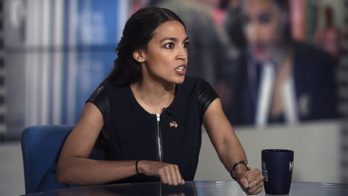 Alexandria Ocasio-Cortez, la congresista millennial, deja las redes sociales por ser «un riesgo de salud pública» Alexandria Ocasio-Cortez, la congresista millennial, deja las redes sociales por ser