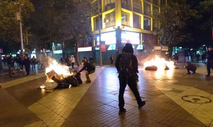 Comerciantes ambulantes realizan manifestaciones en Santiago Centro exigiendo el derecho al trabajo Comerciantes ambulantes realizan manifestaciones en Santiago Centro exigiendo el derecho al trabajo
