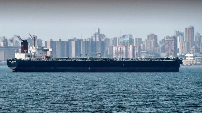 EE.UU. sanciona a decenas de cargueros que transportan petróleo de Venezuela a Cuba