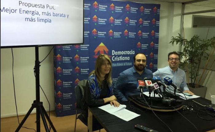 La DC presenta propuesta para rebajar cuentas de electricidad ante inminente alza en el país La DC presenta propuesta para rebajar cuentas de electricidad ante inminente alza en el país