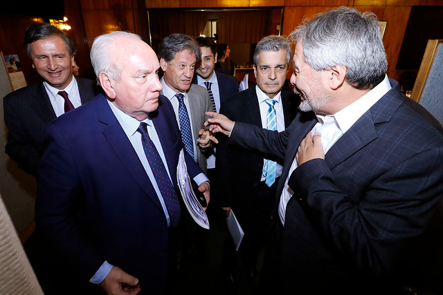Fin de la teleserie: DC toma distancia del resto de la oposición y apoya la idea de legislar la reforma tributaria Fin de la teleserie: DC toma distancia del resto de la oposición y apoya la idea de legislar la reforma tributaria
