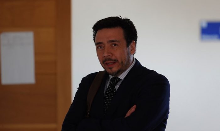 Allanan oficinas de Emiliano Arias en Fiscalía Regional de O’Higgins: incautan teléfonos y documentos Allanan oficinas de Emiliano Arias en Fiscalía Regional de O'Higgins: incautan teléfonos y documentos