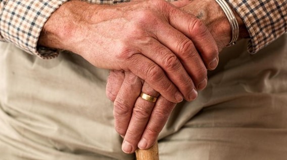 En EE.UU. las personas mayores no pueden permitirse la jubilación
