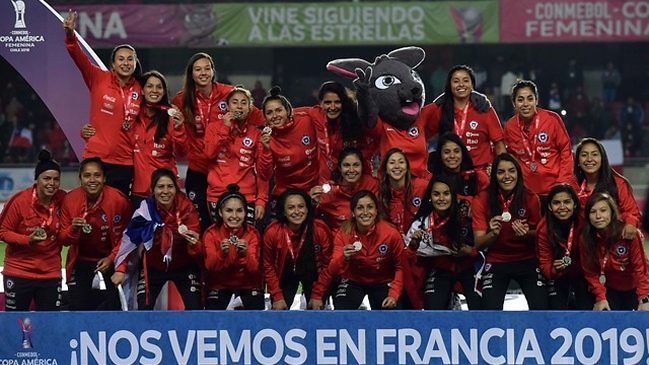 Panini lanzará álbum del Mundial Femenino con la Roja incluida tras petición de niña Panini lanzará álbum del Mundial Femenino con la Roja incluida tras petición de niña