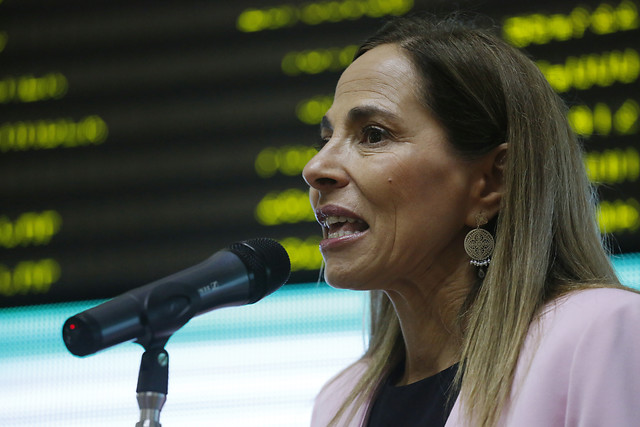 Ministra Isabel Plá se refiere a caso de la mujer que perdió un ojo por el impacto de una bomba lacrimógena: “Nunca vamos a poner en duda la versión de una mujer” Ministra Isabel Plá se refiere a caso de la mujer que perdió un ojo por el impacto de una bomba lacrimógena: “Nunca vamos a poner en duda la versión de una mujer”