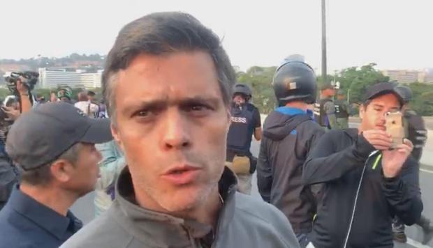 Leopoldo López y su familia dejan embajada de Chile y se van a la de España Leopoldo López y su familia dejan embajada de Chile y se van a la de España