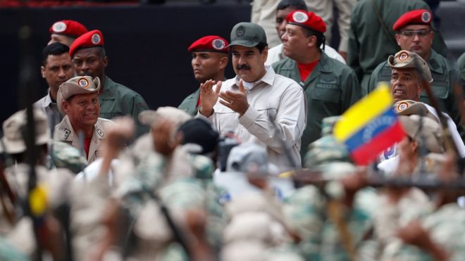 Crisis en Venezuela: Maduro anuncia que quiere ampliar las milicias con un millón de civiles más Crisis en Venezuela: Maduro anuncia que quiere ampliar las milicias con un millón de civiles más