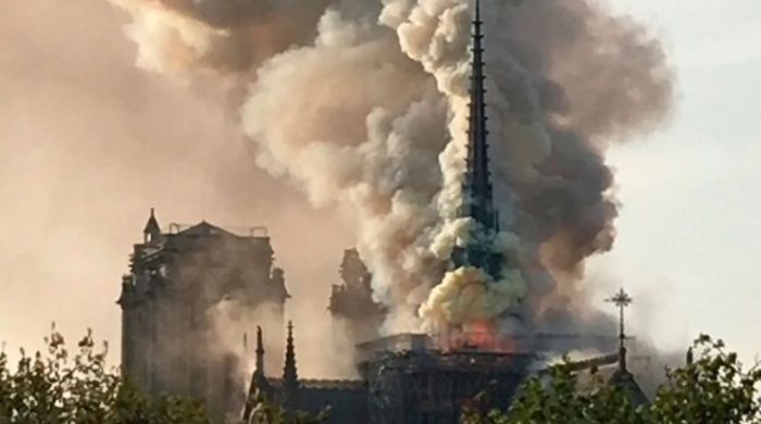 Incendio de la Catedral de Notre Dame en París 