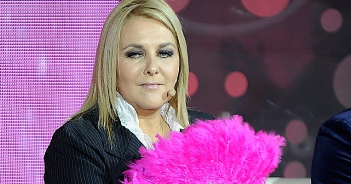 Diputada Jiles se tropezó en el Congreso y terminó con fractura de tibia y peroné Diputada Jiles se tropezó en el Congreso y terminó con fractura de tibia y peroné