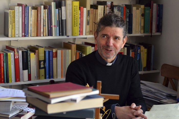 Holanda: sacerdote reconoce en plena misa que es homosexual y su diócesis lo suspende Holanda: sacerdote reconoce en plena misa que es homosexual y su diócesis lo suspende