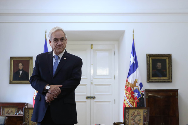 “Tiempos mejores” le terminan de pasar la cuenta a Piñera: Presidente cae 10 puntos en la encuesta Criteria “Tiempos mejores” le terminan de pasar la cuenta a Piñera: Presidente cae 10 puntos en la encuesta Criteria