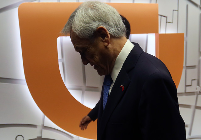 Piñera cancela viaje a Europa tras polémica por invitación a sus hijos a gira por Asia Piñera cancela viaje a Europa tras polémica por invitación a sus hijos a gira por Asia