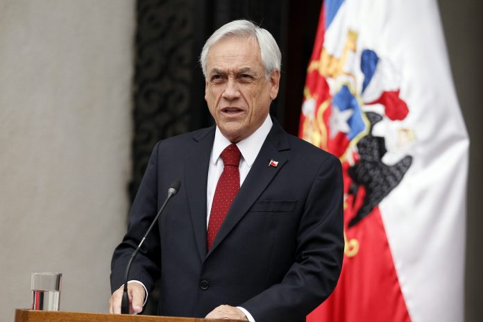 Piñera sale en defensa de Chadwick por mensajes de WhatsApp: “Él respondió con meridiana claridad esa situación” Piñera sale en defensa de Chadwick por mensajes de WhatsApp: