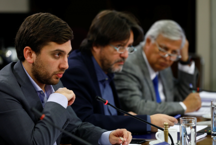 Comisión de Trabajo despacha proyecto que prohíbe a jefes enviar mensajes fuera del horario laboral Comisión de Trabajo despacha proyecto que prohíbe a jefes enviar mensajes fuera del horario laboral