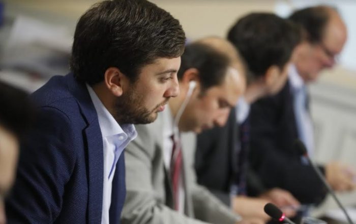 Presidente de la Comisión de Trabajo advierte que no se dejaran “presionar ni chantajear por el Gobierno” para aprobar idea de legislar reforma previsional Presidente de la Comisión de Trabajo advierte que no se dejaran “presionar ni chantajear por el Gobierno” para aprobar idea de legislar reforma previsional