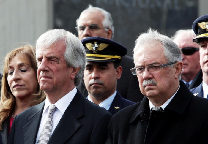 Tolerancia cero a la impunidad: Tabaré Vázquez remueve al ministro de Defensa y cúpula militar Tolerancia cero a la impunidad: Tabaré Vázquez remueve al ministro de Defensa y cúpula militar