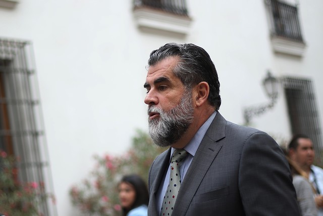 Ubilla no logra zafar de conflicto por terrenos en La Araucanía: aprueban comisión investigadora y subsecretario sale a defenderse Ubilla no logra zafar de conflicto por terrenos en La Araucanía: aprueban comisión investigadora y subsecretario sale a defenderse
