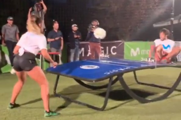 Jorge Valdivia perdió en fútbol tenis frente a crack basileña Natalia Guitler Jorge Valdivia perdió en fútbol tenis frente a crack basileña Natalia Guitler