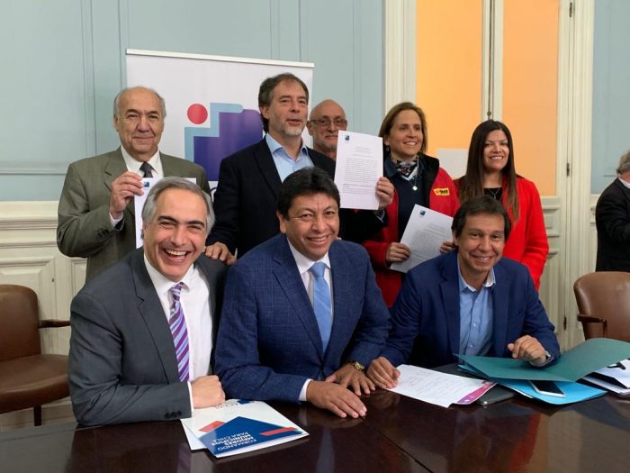 Congreso de Futuro firma acuerdo con comunas de Chile Congreso de Futuro firma acuerdo con comunas de Chile