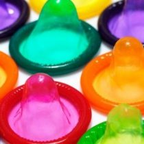 Instalarán dispensadores de condones masculinos y femeninos en colegios de Providencia