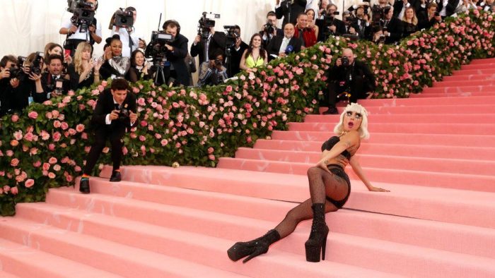 Met Gala 2019: Lady Gaga se roba las miradas en la “competencia” de exageraciones que es la alfombra rosa de Nueva York Met Gala 2019: Lady Gaga se roba las miradas en la “competencia” de exageraciones que es la alfombra rosa de Nueva York