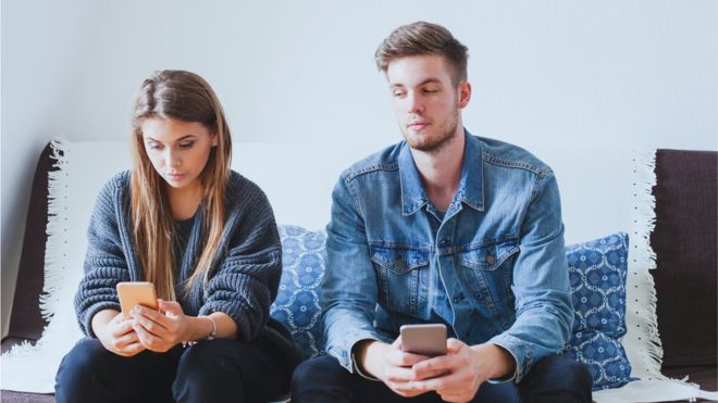 YouTube: los polémicos tutoriales de cibercontrol para espiar a tu pareja que la plataforma tuvo que retirar YouTube: los polémicos tutoriales de cibercontrol para espiar a tu pareja que la plataforma tuvo que retirar