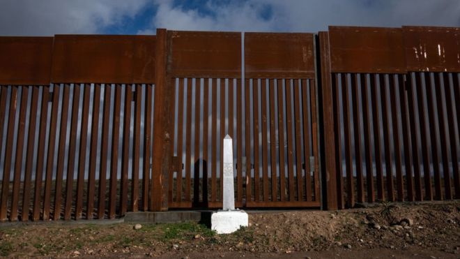 Muro de Trump con México: los simpatizantes del presidente de EE.UU. que empezaron a construir la barrera en la frontera Muro de Trump con México: los simpatizantes del presidente de EE.UU. que empezaron a construir la barrera en la frontera