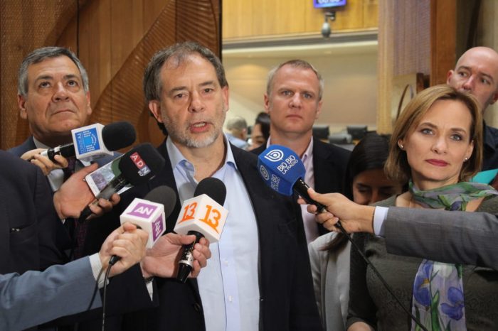 Presentan proyecto de ley que busca descontaminar de plástico a los océanos Presentan proyecto de ley que busca descontaminar de plástico a los océanos