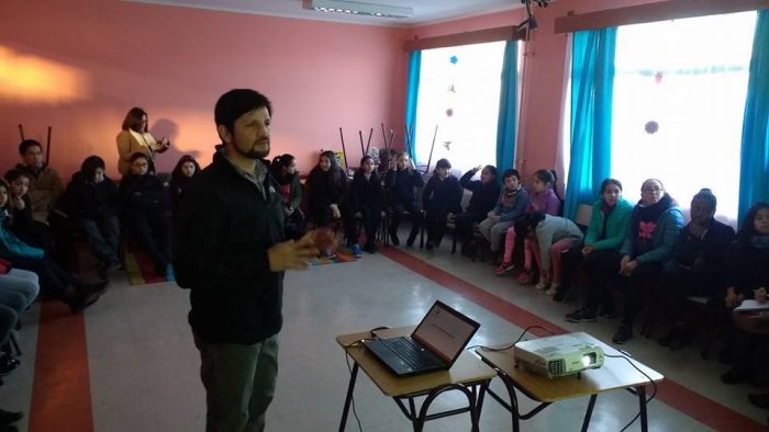 ¿Usar o no tecnología en clases? La apuesta de la Escuela de Chile Chico al usar herramientas digitales ¿Usar o no tecnología en clases? La apuesta de la Escuela de Chile Chico al usar herramientas digitales