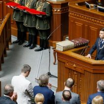 El cómico Vladímir Zelenski asumió la presidencia de Ucrania